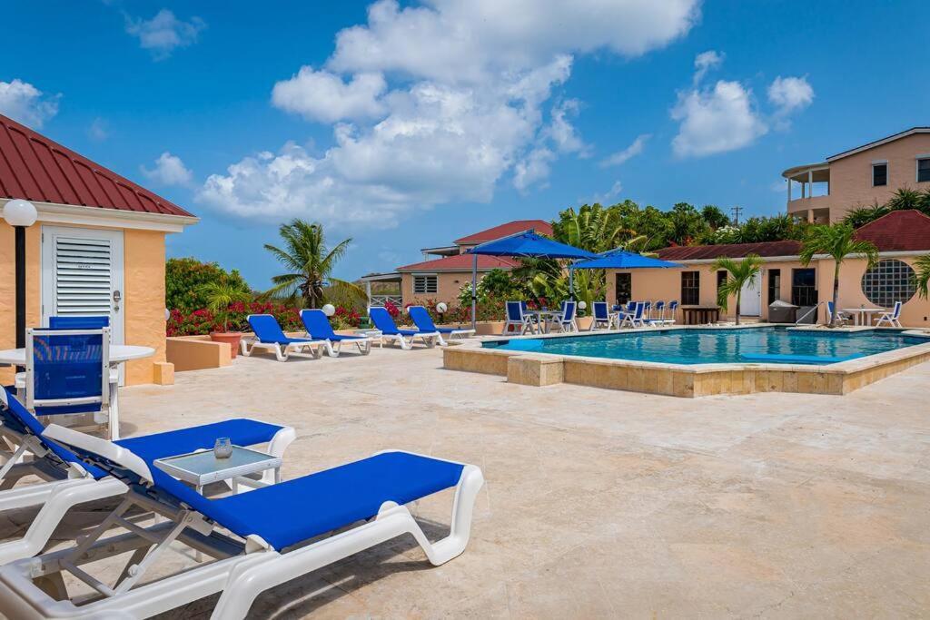 Villa By The Sea *