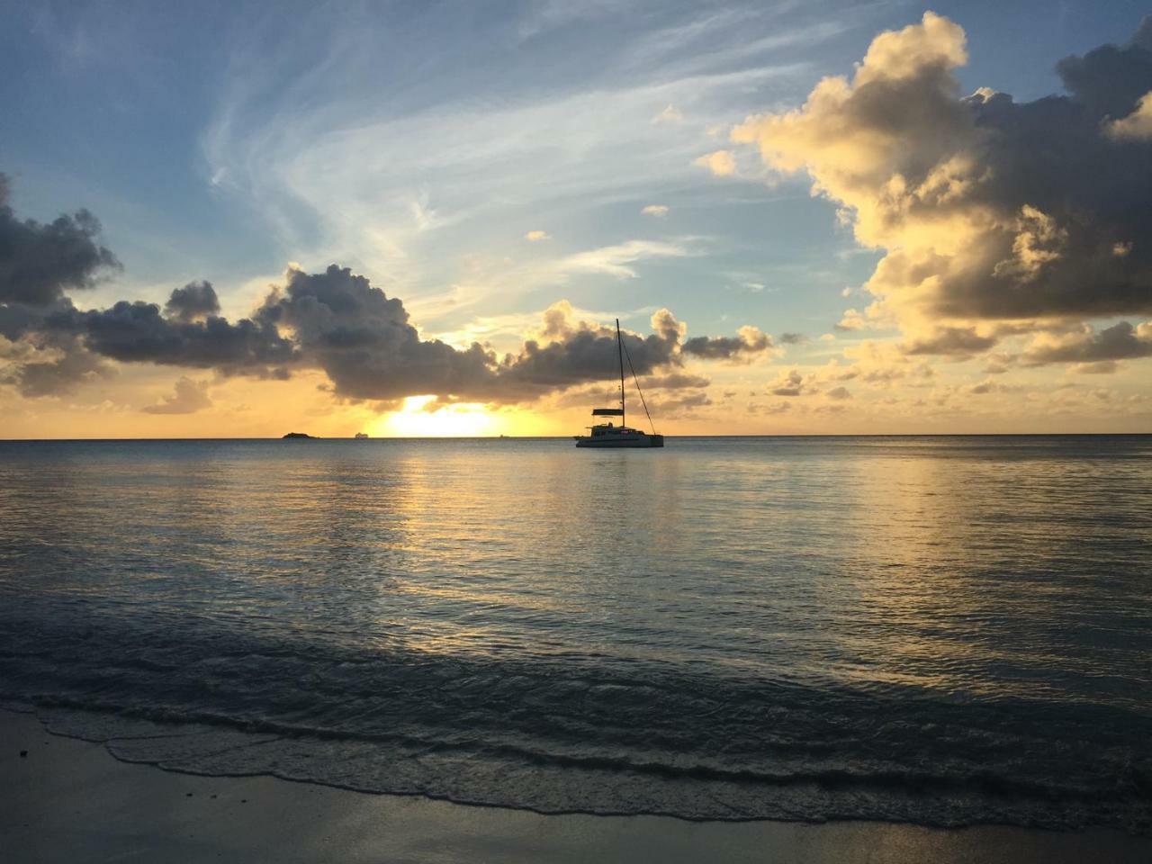 Cozy With At Walking Distance And Pool * Dickenson Bay