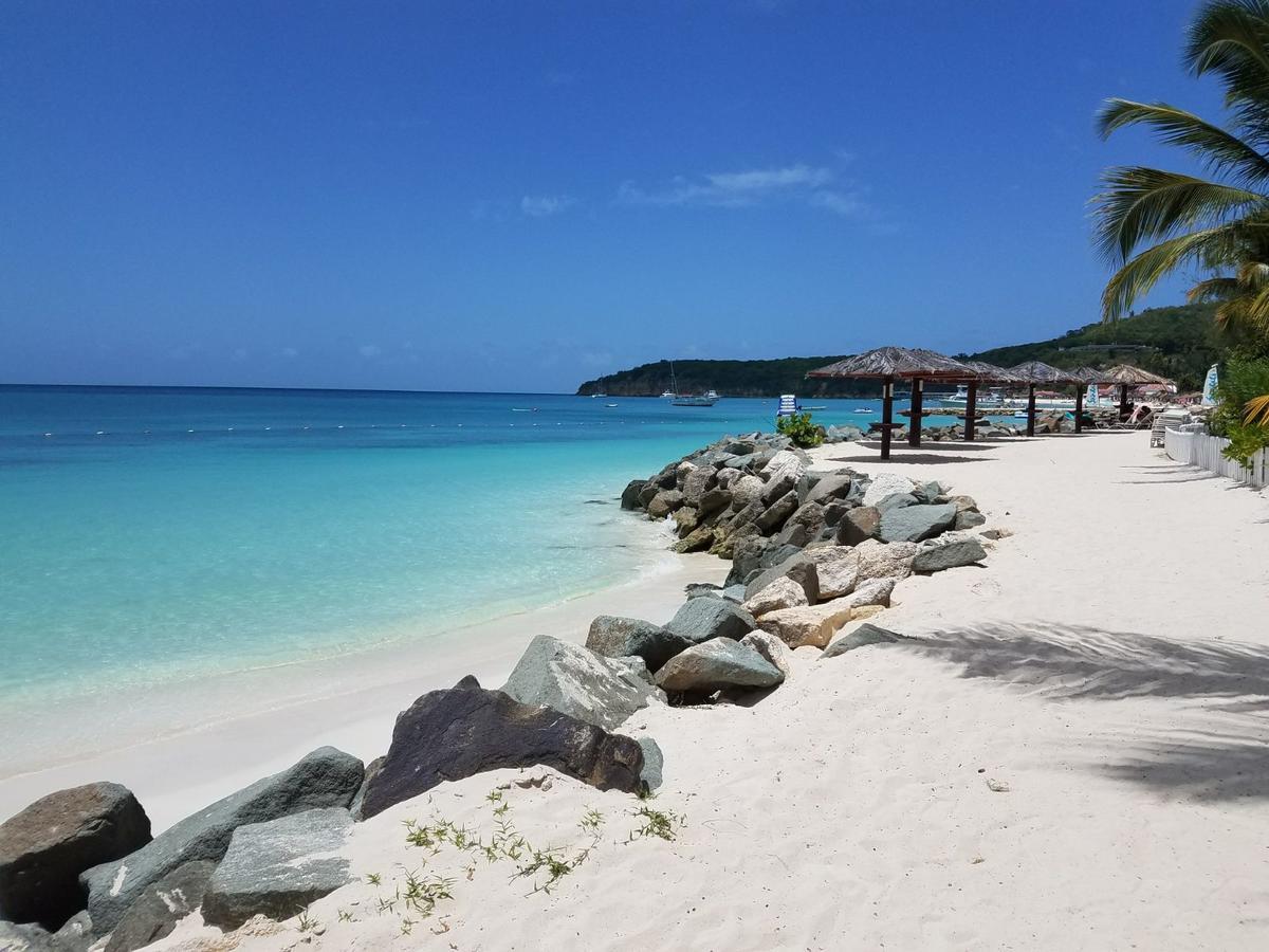 Antigua Village 3*
