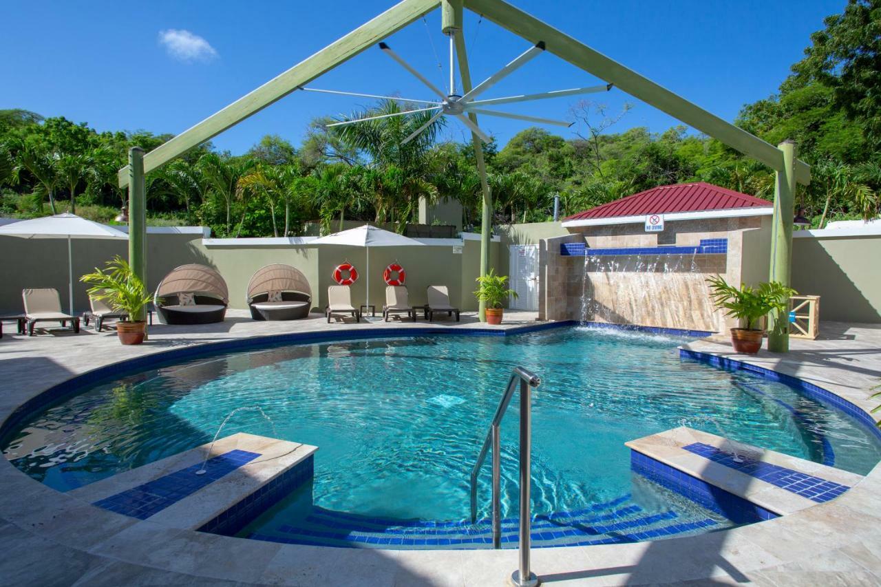 Resort Pineapple Club (adults Only)