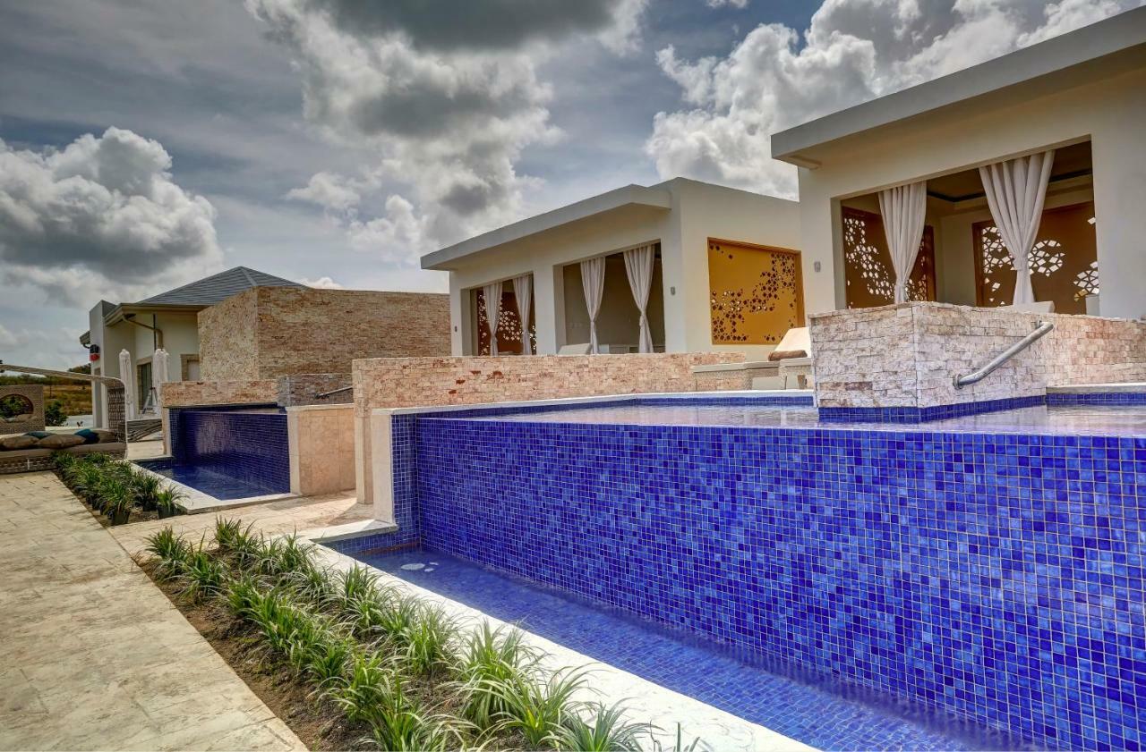 Royalton Antigua, An Autograph Collection