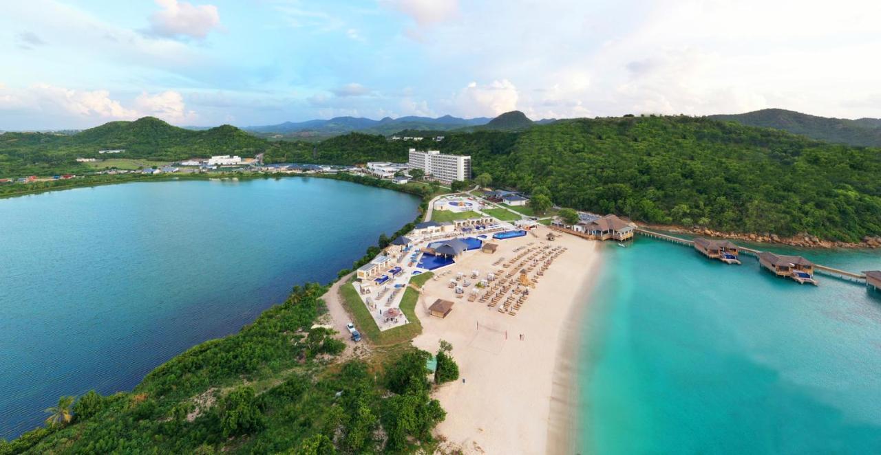 Royalton Antigua, An Autograph Collection
