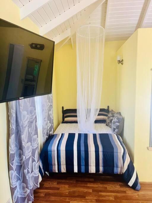 Neaja's English Harbour Escape *