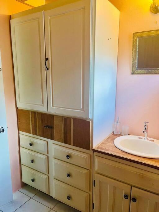 Neaja's English Harbour Escape Apartment *