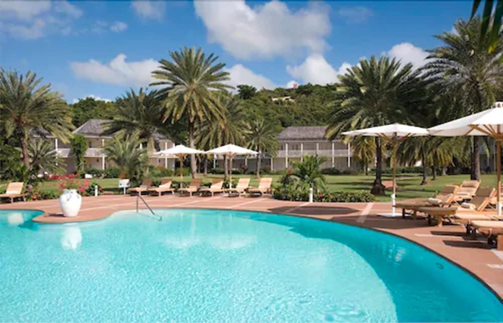 The At Harbour Hotel