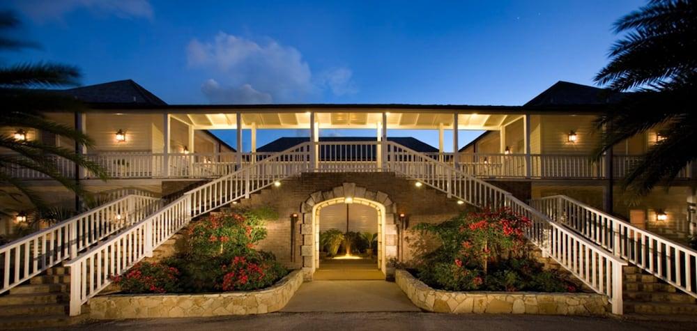 Hotel The At Harbour 5*